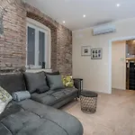 Urban Oasis, Home-Triest Com