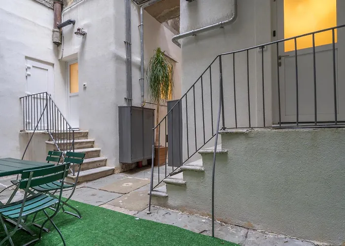 Urban Oasis, Home-Triest Com