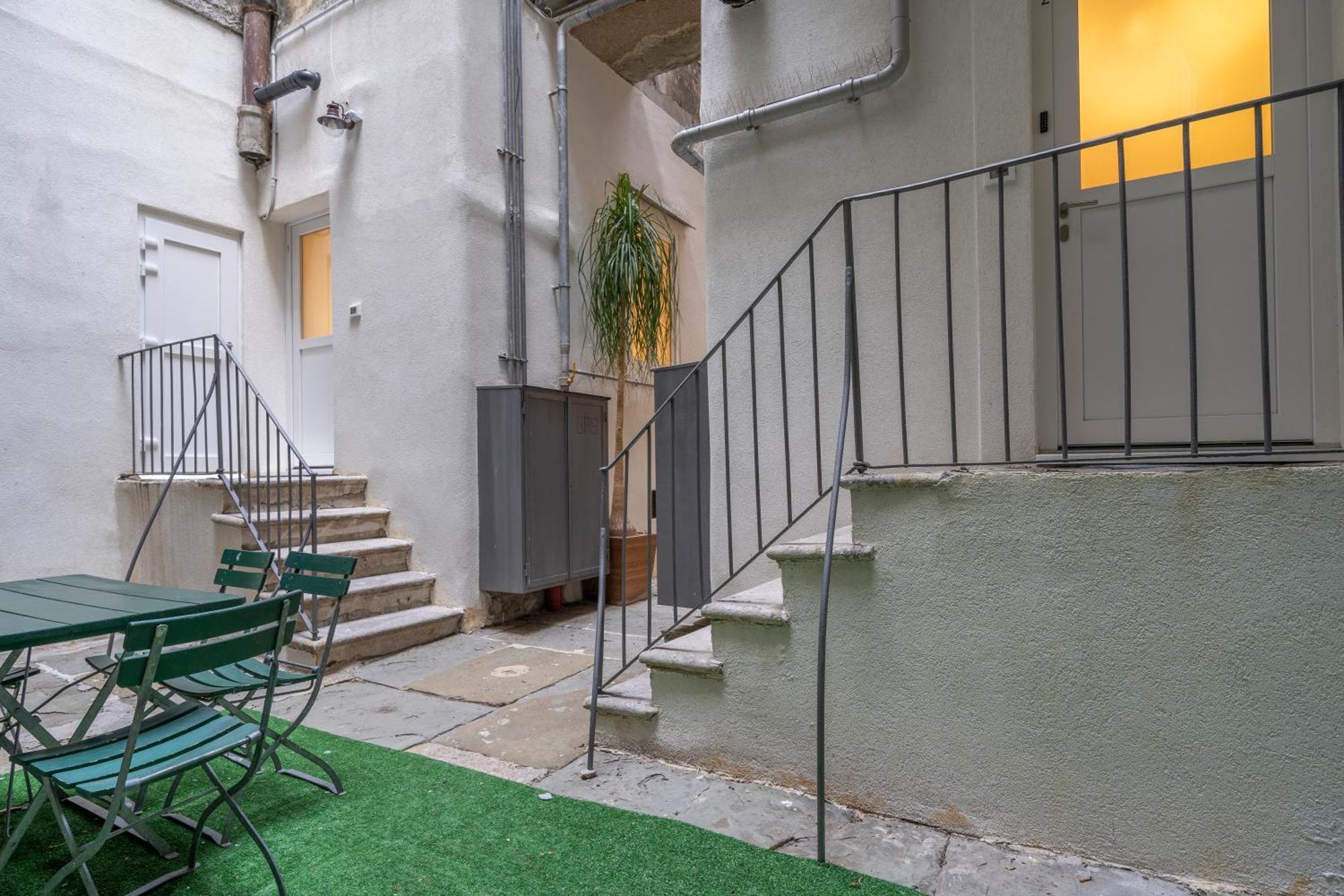 Urban Oasis Apartment *