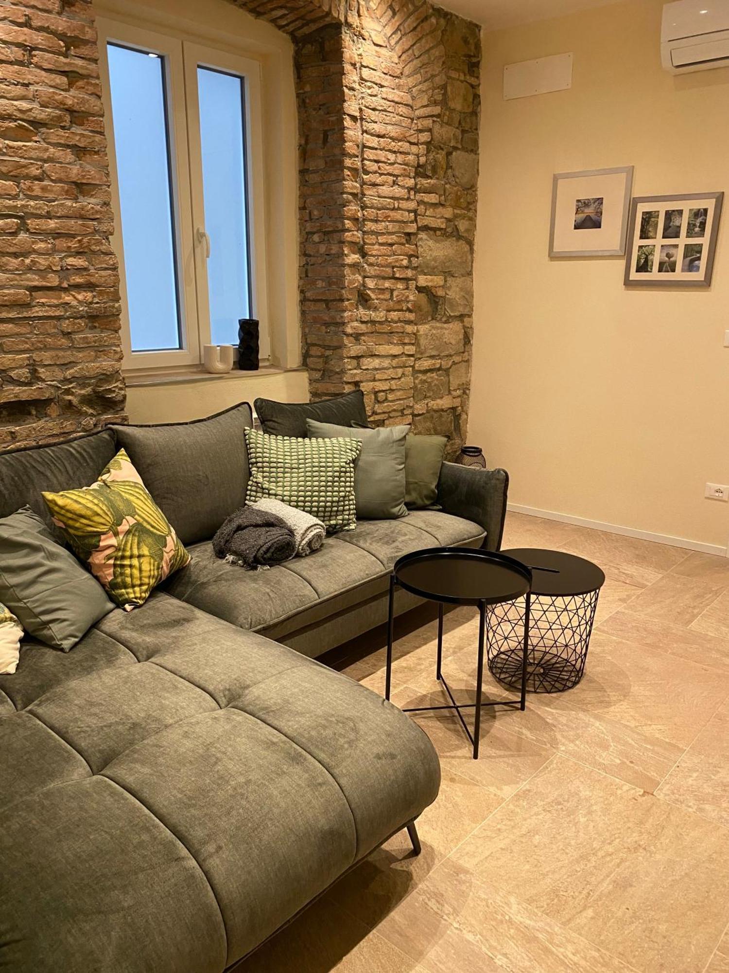 Urban Oasis, Home-triest Com *